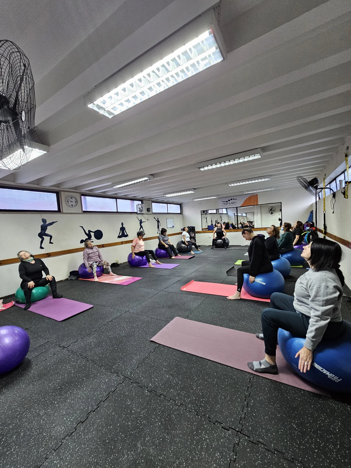 Participantes de una clase grupal en Nahuen Salud
